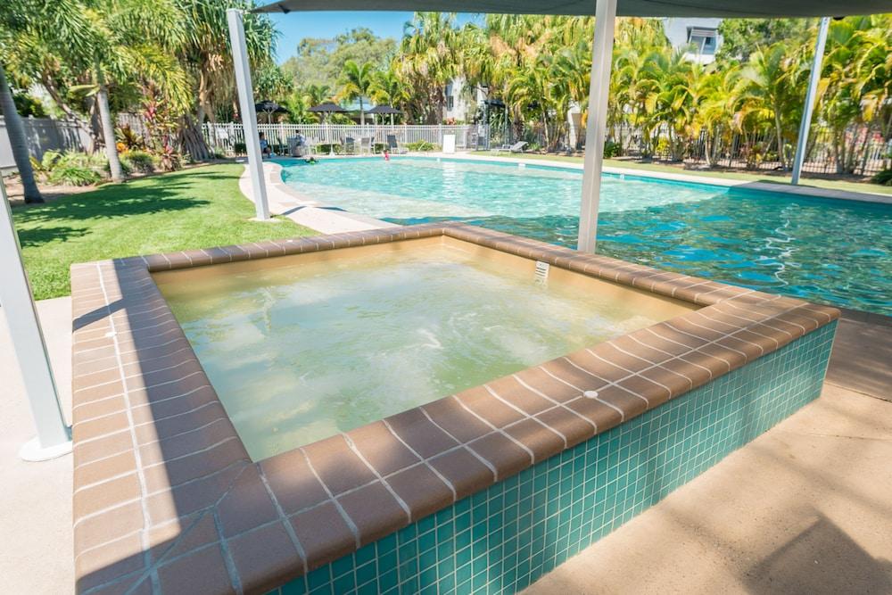 Ramada Encore By Wyndham Whale Cove Hervey Bay Exterior photo